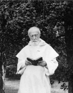 P. Lagrange avec son livre de prières
